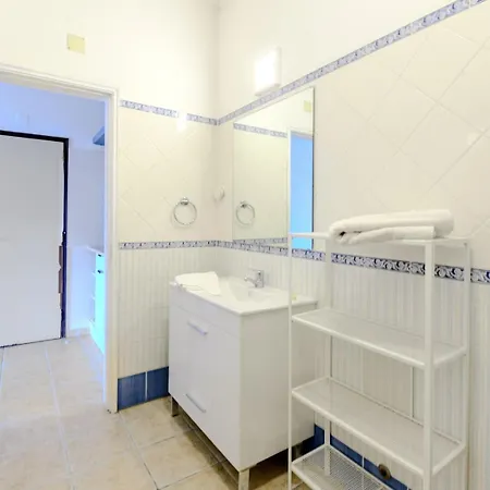 Bo House & Hairshop Otel Estômbar