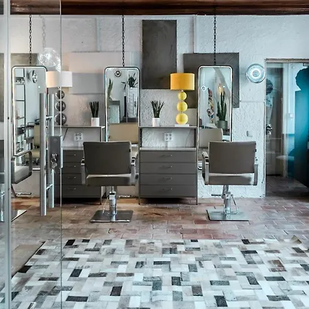 Bo House & Hairshop * 埃斯坦巴